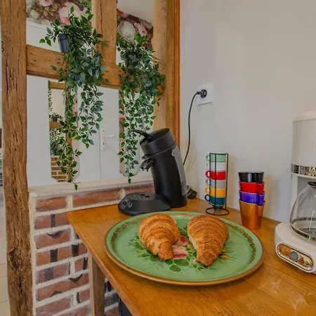 La Petite Maison Dans Nyaraló *